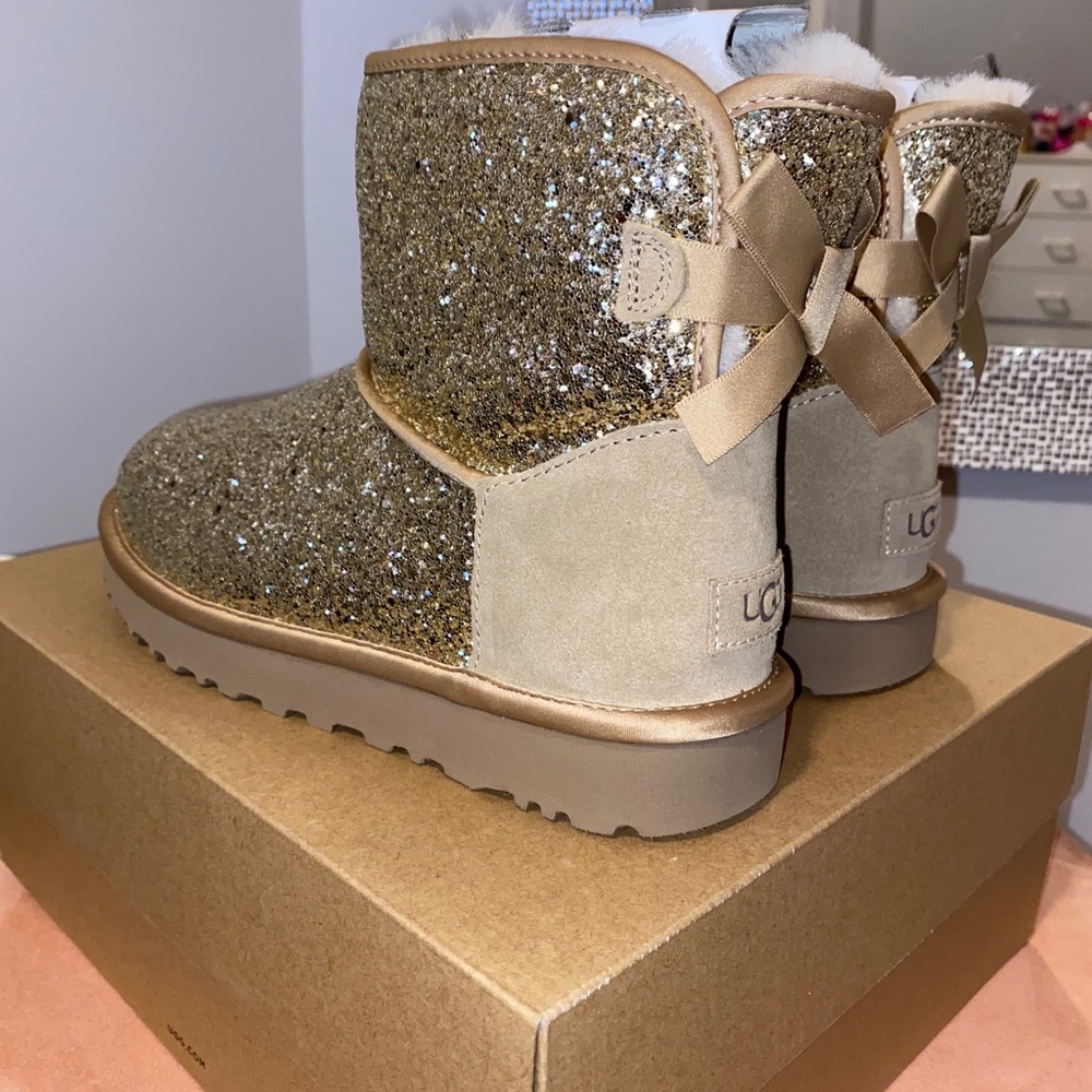 •SOLD• EXCLUSIVE! Gold Ugg’s